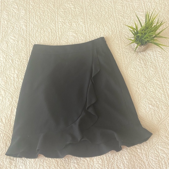 Women’s LOFT Black Ruffled Mini Skirt - size 0 - Picture 12 of 12